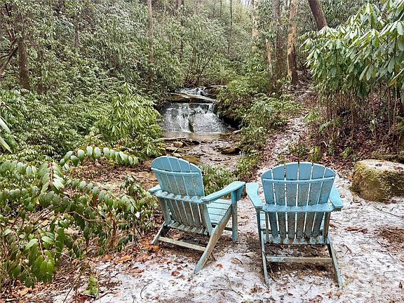 3rd image of 581 Hubbard Hollow Rd