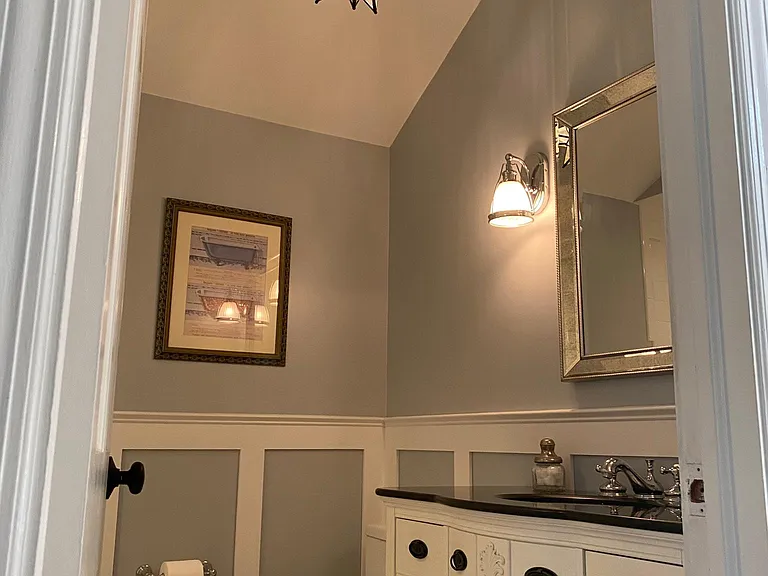 Upstairs Full Bathroom with tub