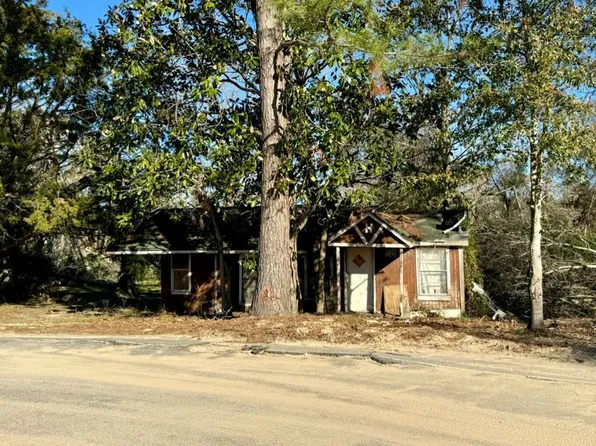 259 S Lexington St, Lyons, GA 30436