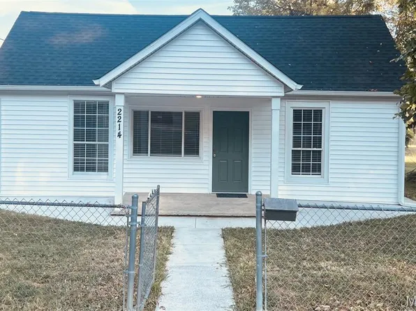 2214 N Benton Ave, Saint Charles, MO 63301