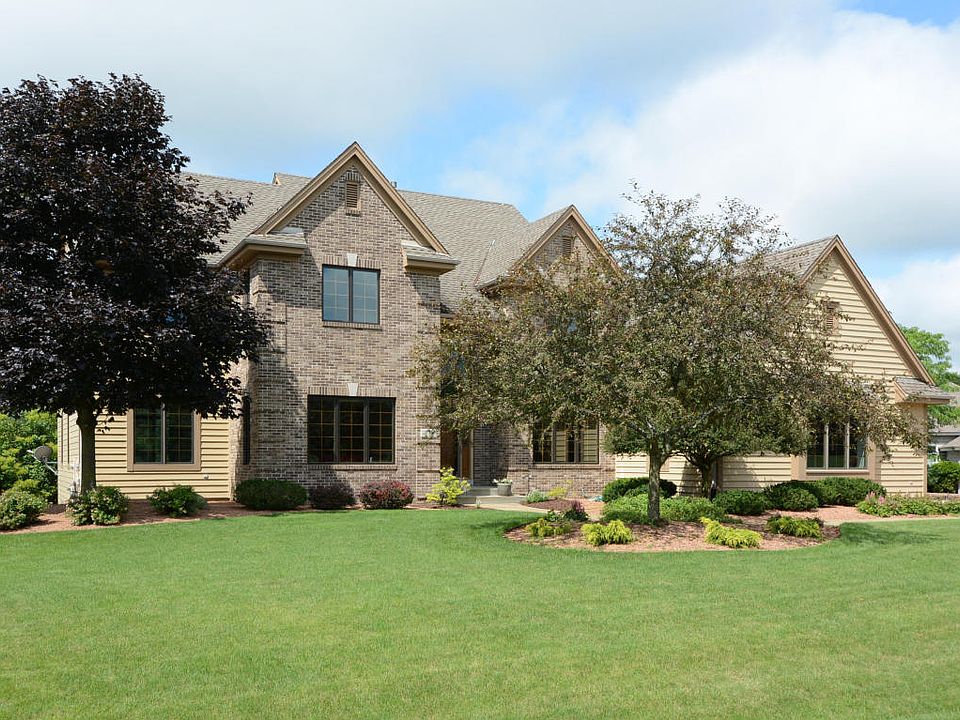 1st image of 332 River Bluff Cir