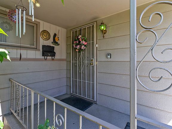 4th image of 3032 W Francis Ave