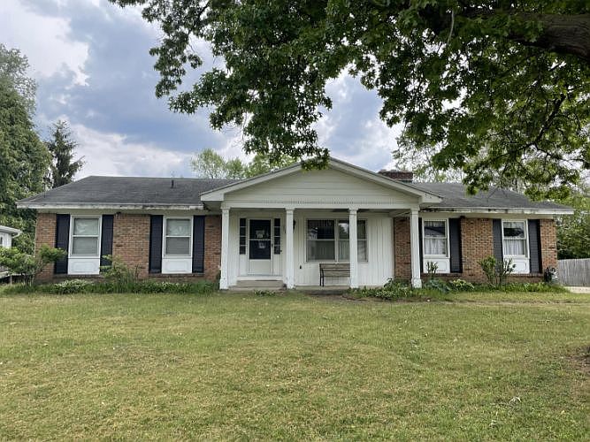 2nd image of 900 Bellewood Dr SE