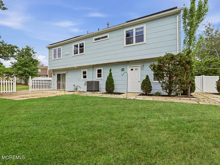 1029 Lucy Ln — Photo 19