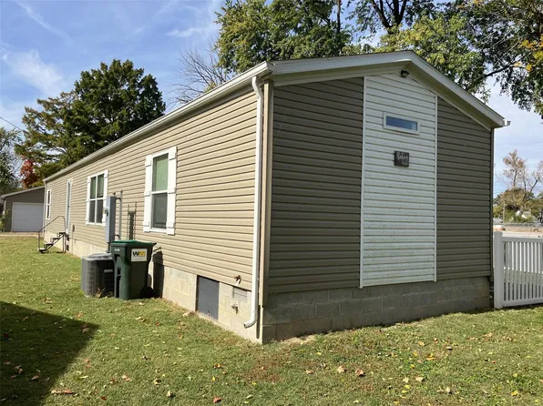 530 Randolph St, Beckemeyer, IL 62219