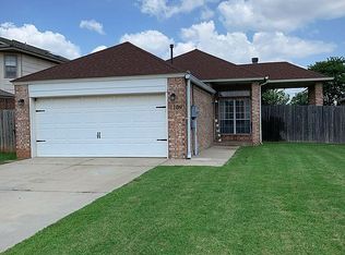 1109 SW 22nd St, Moore, OK 73170