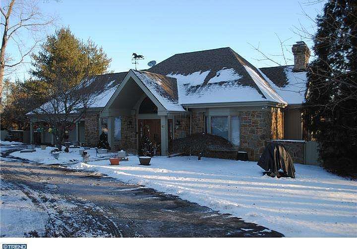 1st image of 10 Brendle Ln