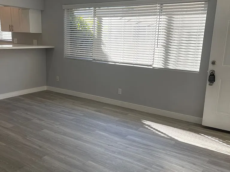 539-541 Sunset Ave — Photo 5