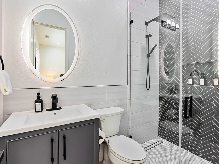 Suite 2 Bathroom