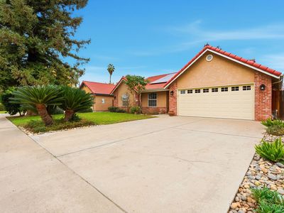 1126 N Crenshaw Street, Visalia, CA, 93291