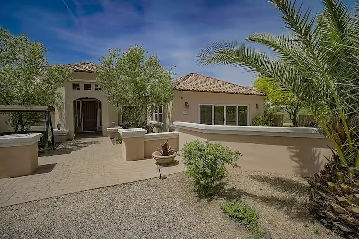 760 E Amber Ridge Rd — Photo 1