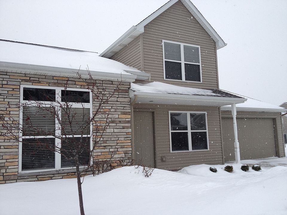 Large condo main floor MBR