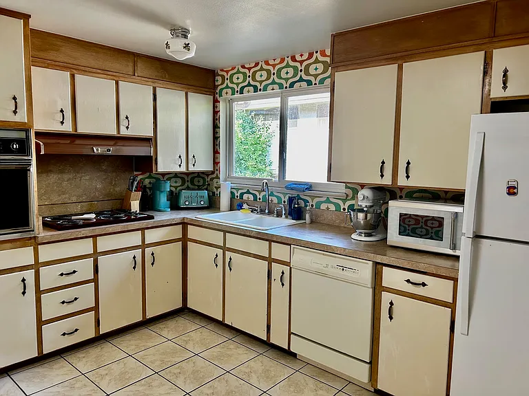 622 W Myrtle St — Photo 2
