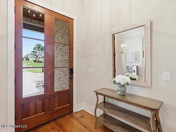 4th image of 102 Camden Lake Dr