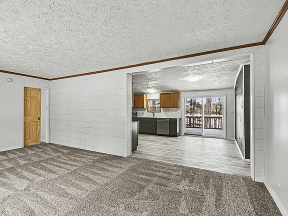 4th image of 2505 Greenwood Dr