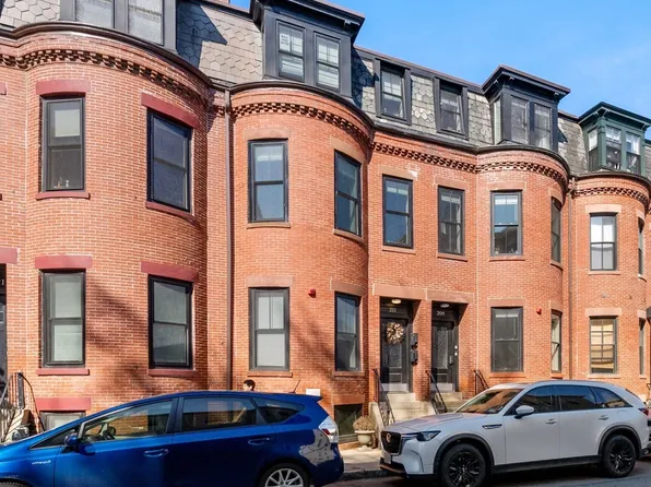 209 Green St #2, Cambridge, MA 02139