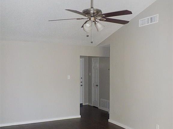 4th image of 609 Bristol Ct