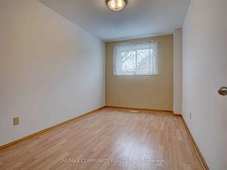 435 Maplewood Dr — Photo 7