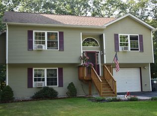 119 Gap View Rd, Milford, PA 18337