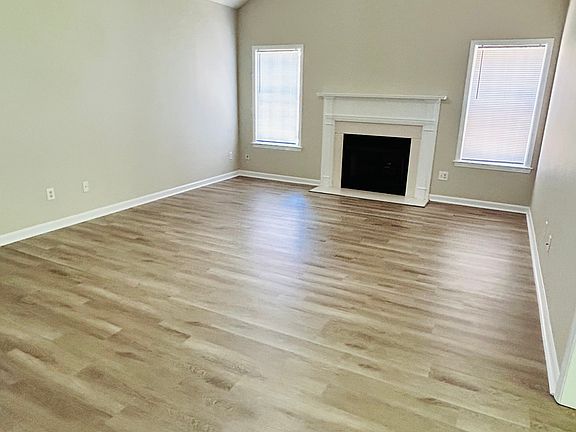 3rd image of 205 Kentshire Ln