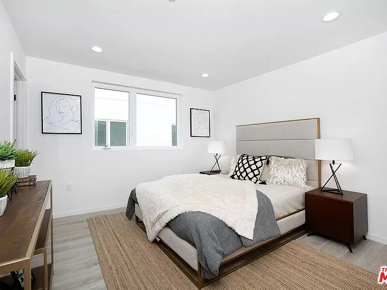 945 N Oxford Ave #6 — Photo 12