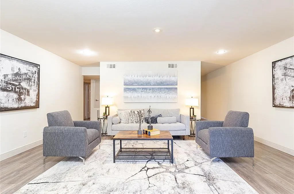 3 bed, 2.0 bath, 1287 sqft, $2,250 — Photo 1