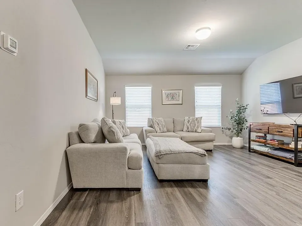 3 bed, 1310 sqft, $1,750 — Photo 4