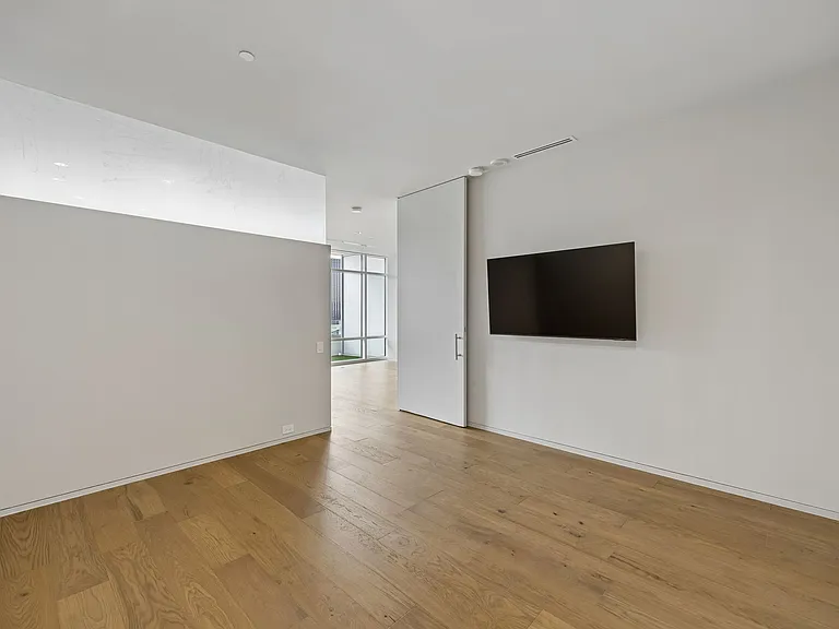 2430 Victory Park Ln #1906 — Photo 15