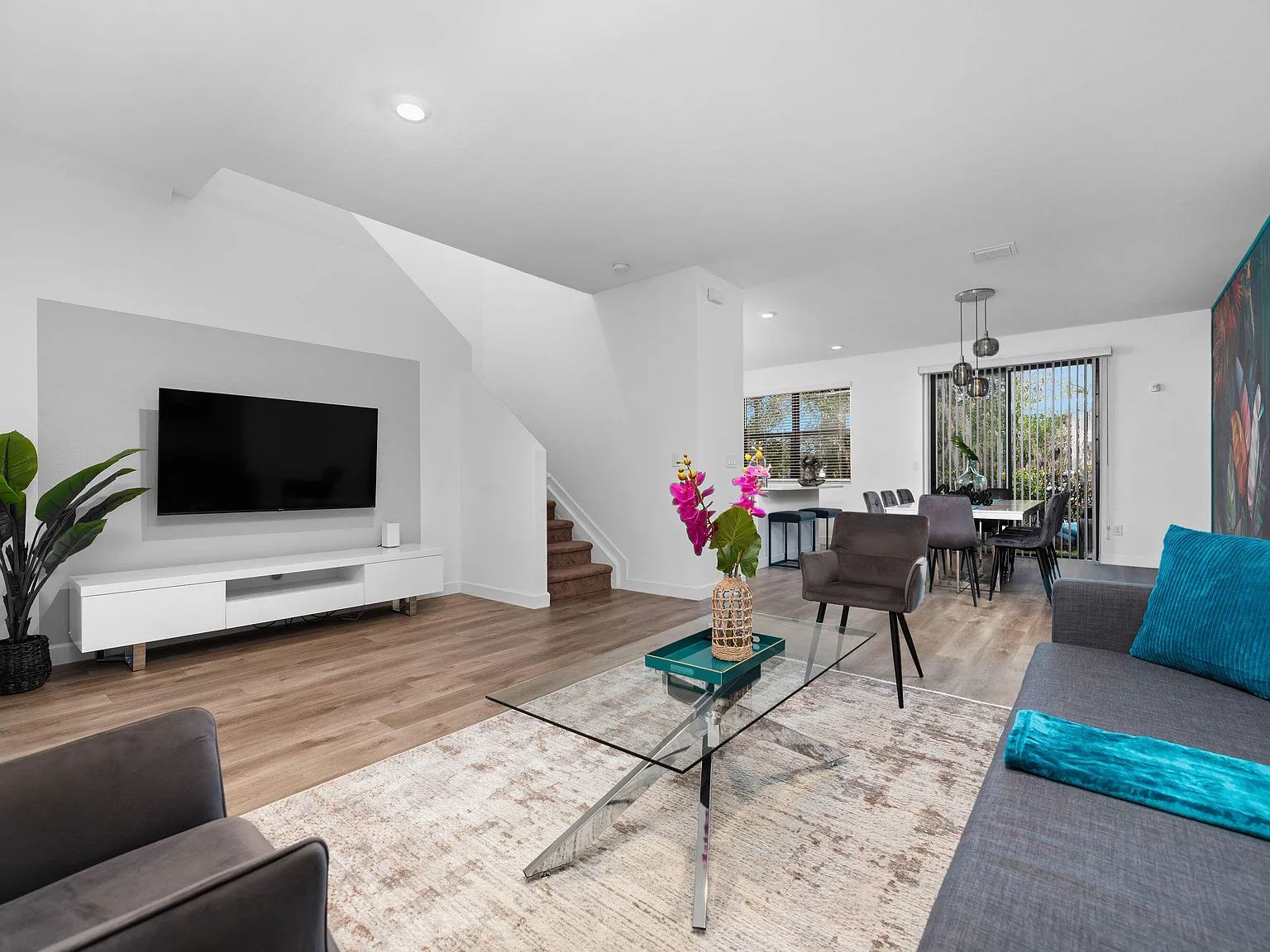3 bed, 2.5 bath, 1640 sqft, $3,890 — Photo 2