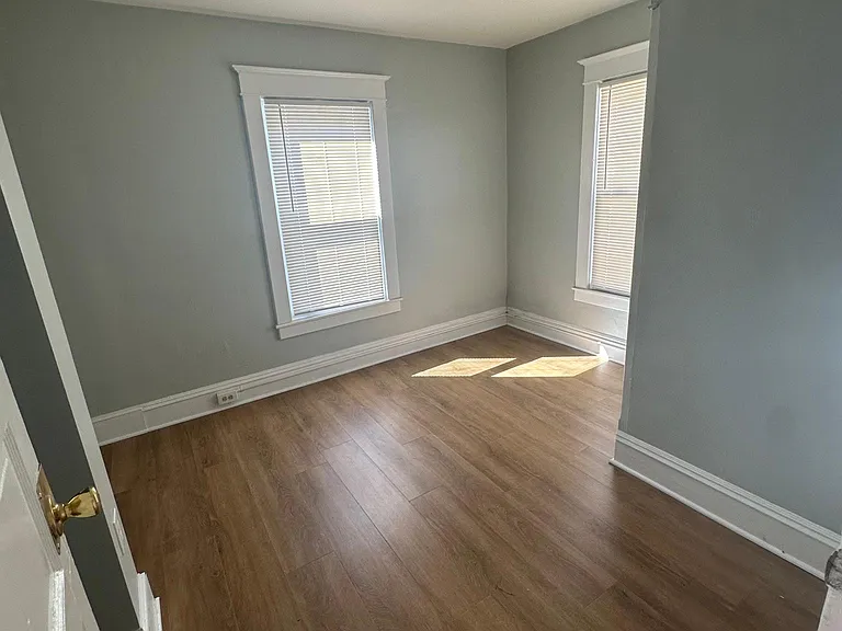 72 Ford Ave — Photo 10