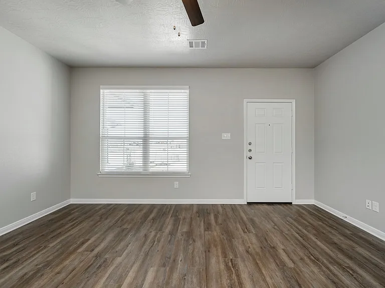 1129 Trellis Pass — Photo 6
