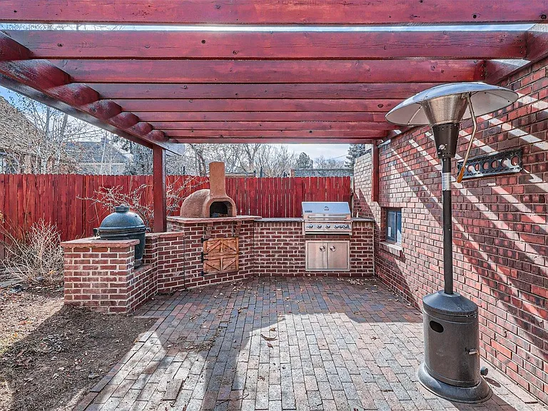 695 Ash St — Photo 24