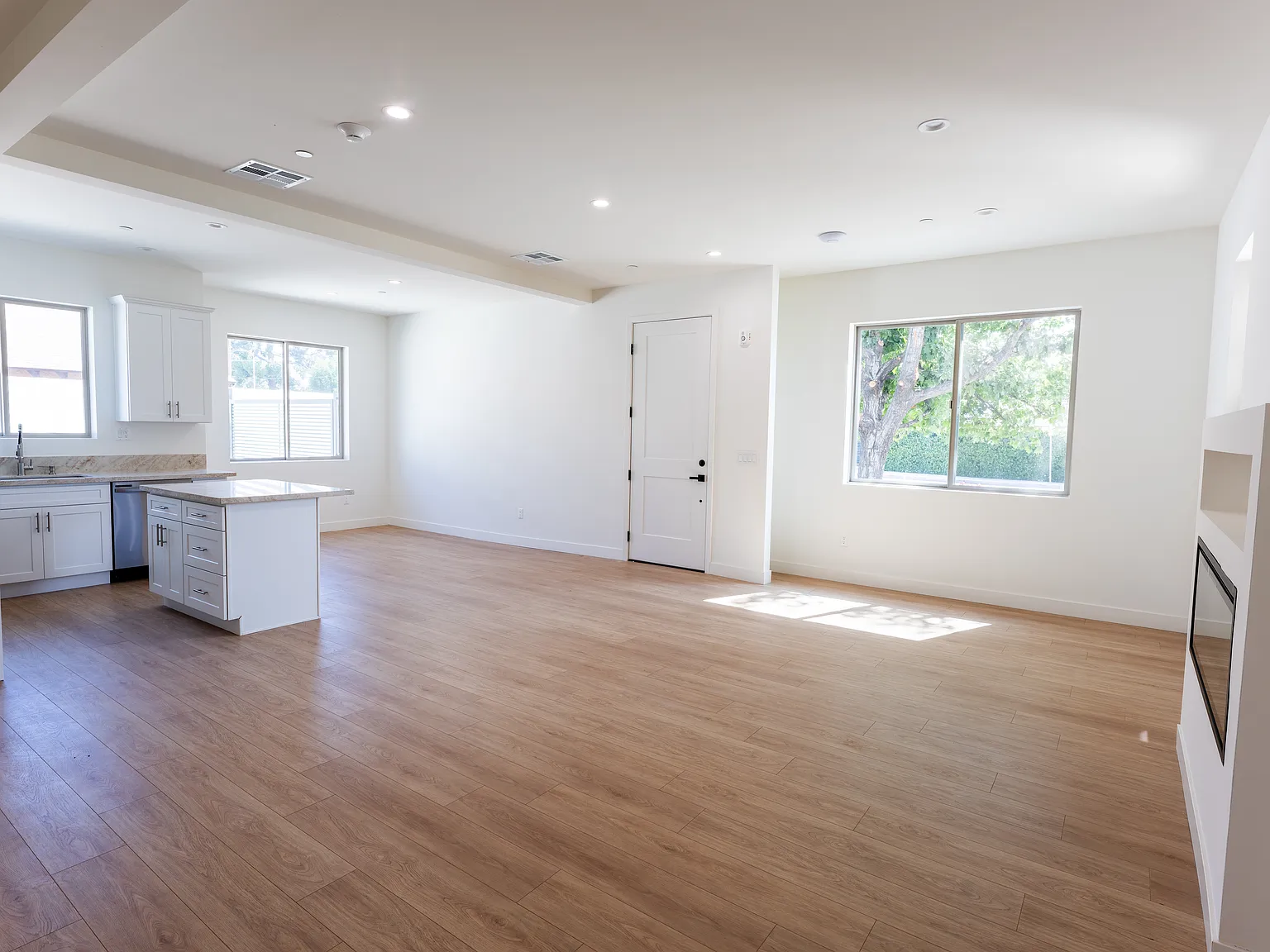 4 bed, 3.5 bath, 2000 sqft, $4,750 — Photo 4