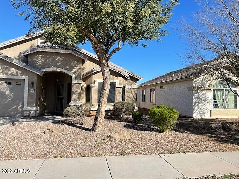 2132 W Carter Rd — Photo 2