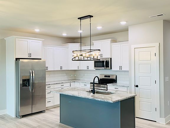 4th image of 552 Yulan Cir