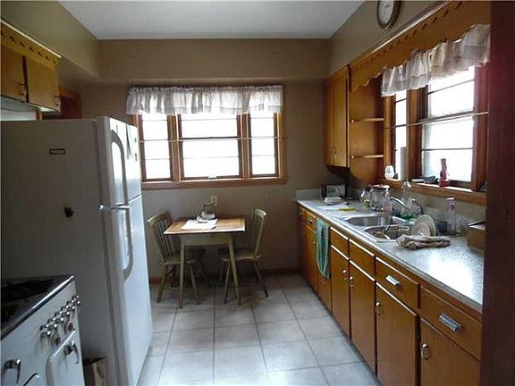 3rd image of 1722 Sloan Ave