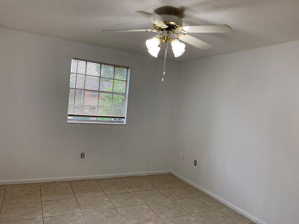 2nd image of 200-508 Banyon Tree Cir #200
