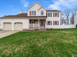 4 Lordina Dr, Edison, NJ 08817