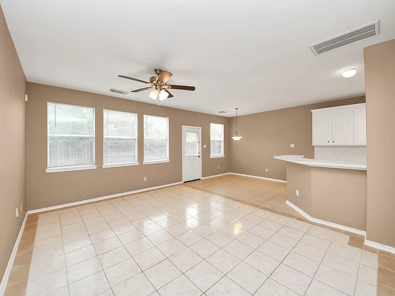 6019 Pennworth Ln — Photo 10