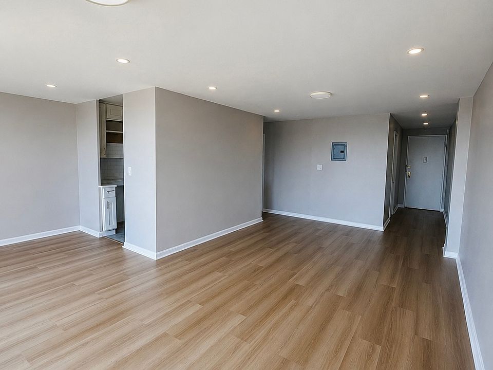 1st image of 10 Huron Ave APT 17D