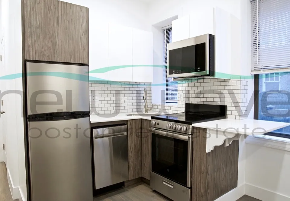 31 Temple St #2F