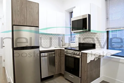 31 Temple St #2F Photo 1