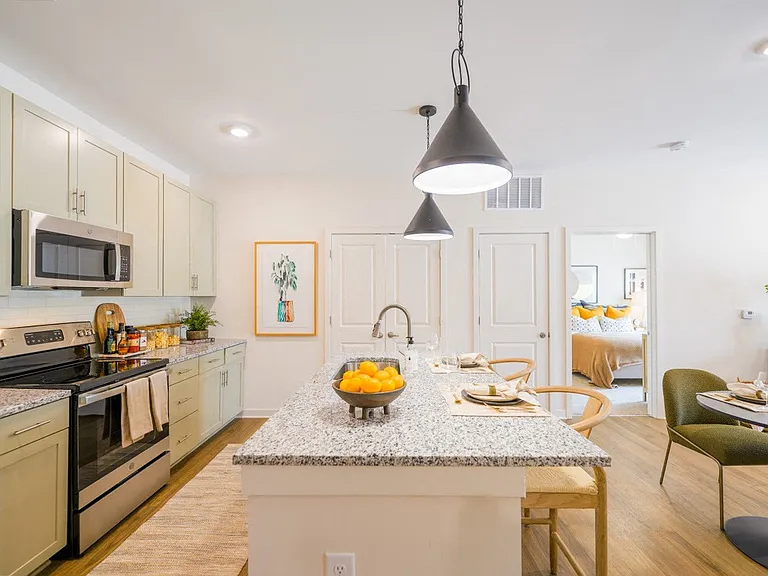 2x2 model unit kitchen/appliances