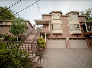438B 8th St, Palisades Park, NJ 07650