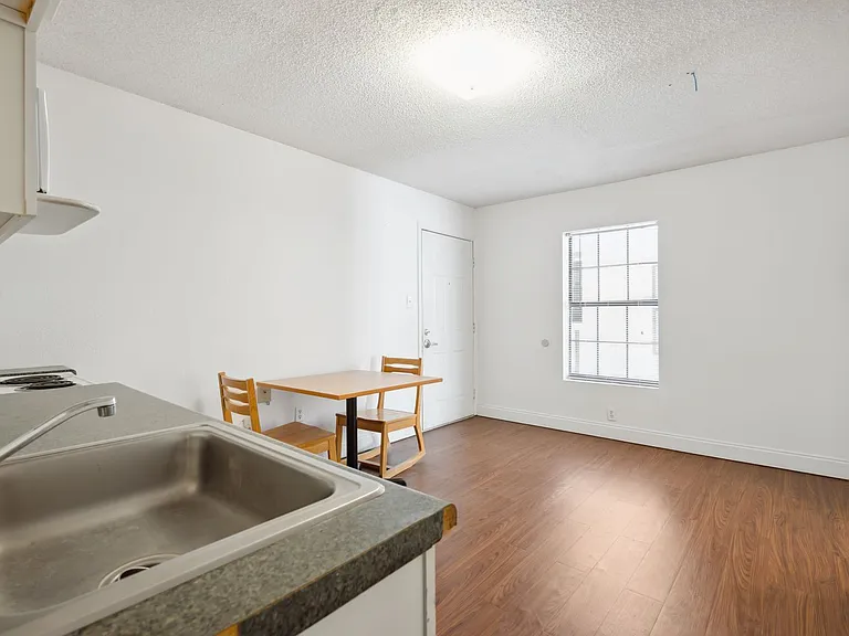 12220 Apache Avenue — Photo 8