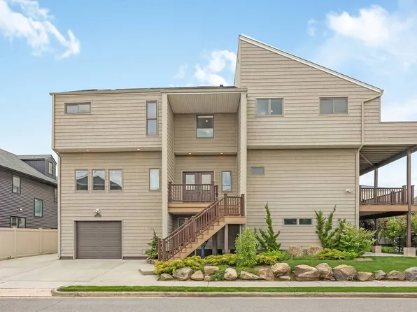 29 Bath St, Lido Beach, NY 11561