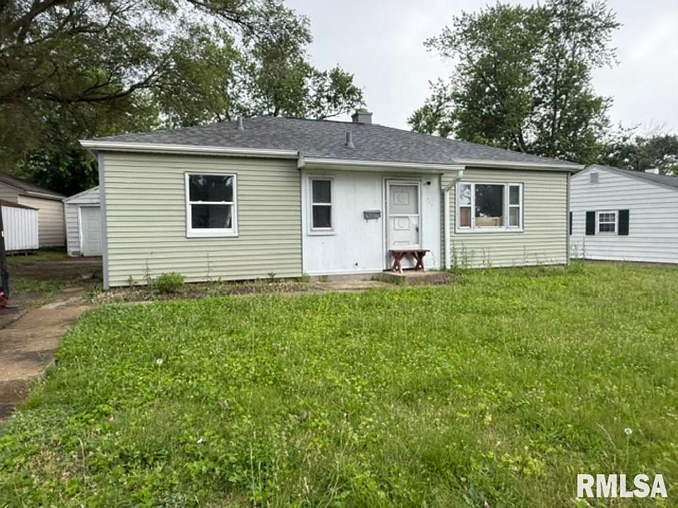 1st image of 930 W Willow Ln