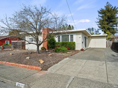 217 Sunnyvale Drive, Healdsburg, CA, 95448