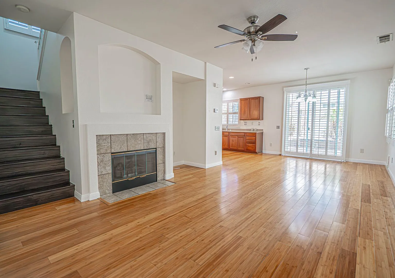 Tesoro Del Valle 3 Bedroom Home in Valencia! — Photo 4