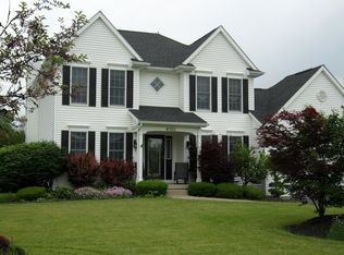 6132 Shamrock Ln, East Amherst, NY 14051